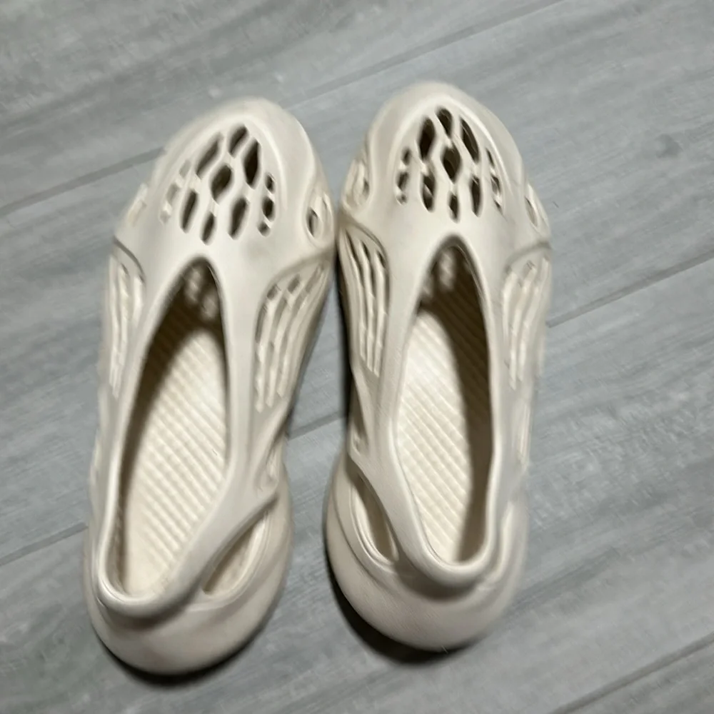 2021 Yeezy Foam Runner Sand - Picture 6 of 6
